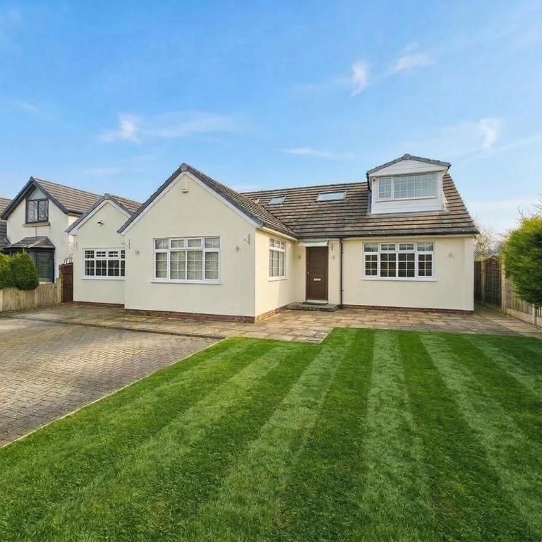 4 bedroom detached house to rent - Photo 1
