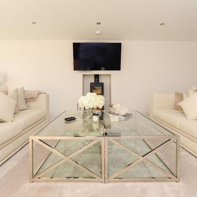 4 bedroom detached house to rent - Photo 1