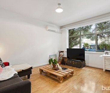 Inviting 1 Bed in the Heart of Elwood - Photo 1