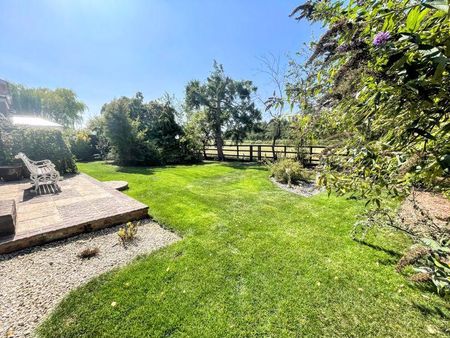 4 bedroom detached house to rent - Photo 2