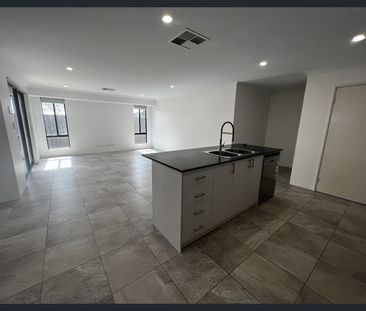 Family Home - Photo 5