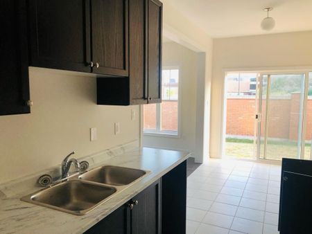 For Lease - 106 Lanark Circle, Brampton, Ontario - Photo 5