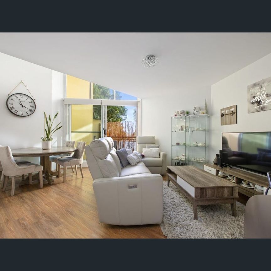 New York–Style Loft Apartment - Photo 1