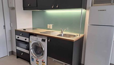 Chic Te Aro Studio Apt with Lift Access - Photo 2