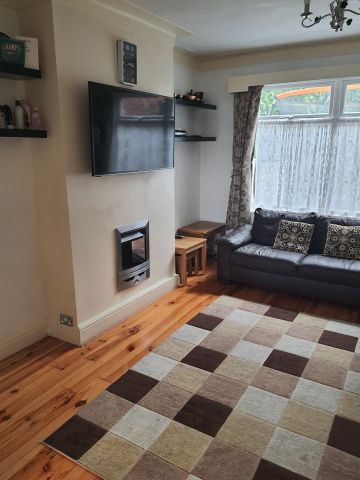 Room in a Shared House, Crescent Road, M8 - Photo 2