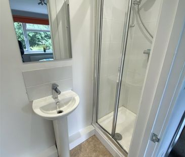Jasmine Close, Woking, Surrey, GU21 3RQ - Photo 5