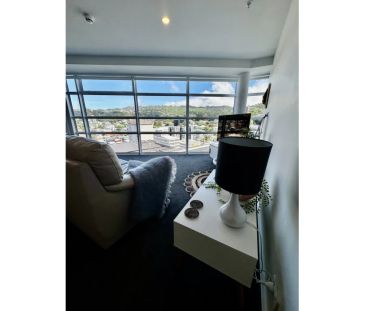 Private, sun-filled apartment above the city - Photo 3