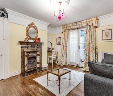 3 bedroom flat in London - Photo 4