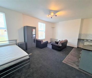 1 bedroom in a house share to rent - Photo 4