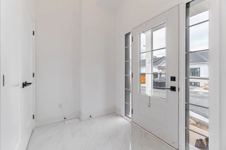 For Lease - 8 Santa Barbra Lane, Halton Hills, Ontario - Photo 2