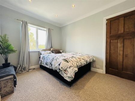 4 bedroom semi-detached house to rent - Photo 4