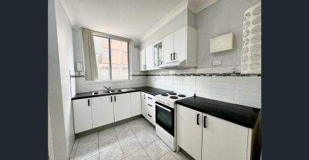 Bright & Convenient 2 Bedroom Unit - Photo 5