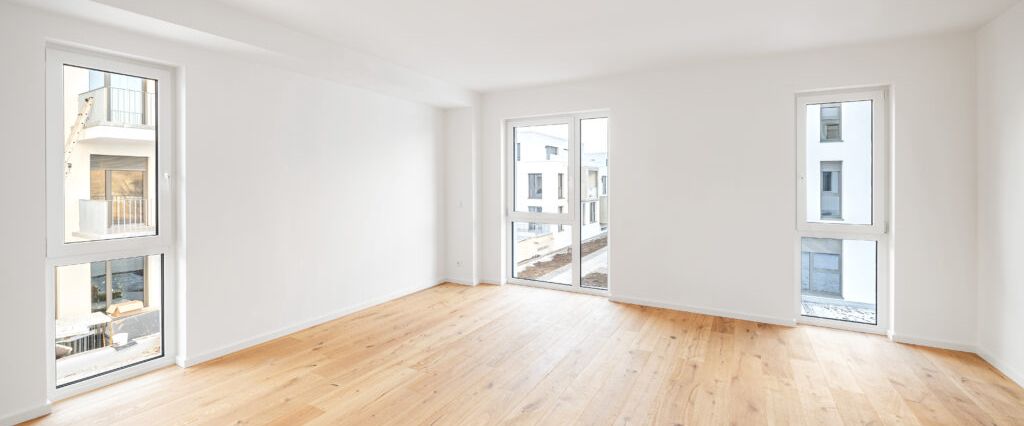 Wohnen an der Elbe: Geräumige 4-Zimmer Wohnung mit 2 Bädern und einer Terrasse! - Photo 1