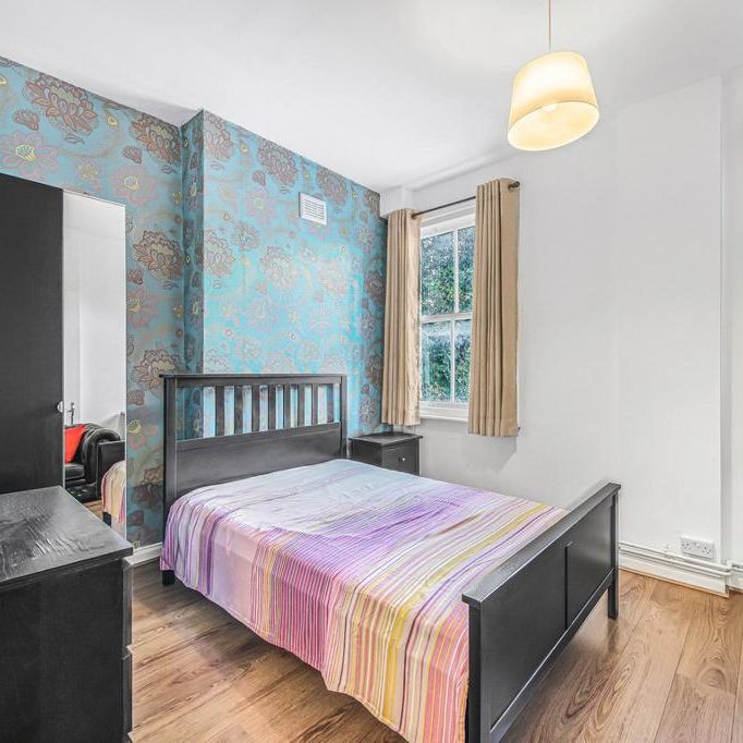 3 bedroom flat to rent - Photo 1