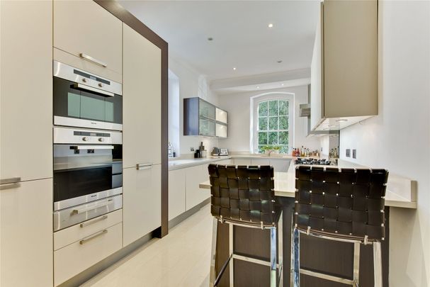 Green Lane, Cobham, KT11 - Photo 1