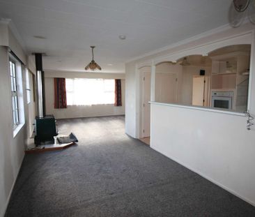 Spacious four bedroom home - Photo 2