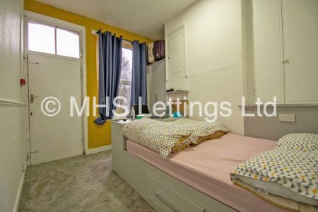 2 Bedroom Ground Floor Flat for rent in Regent Park Avenue - Photo 3