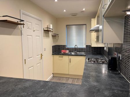 3 bedroom terraced house to rent - Photo 5