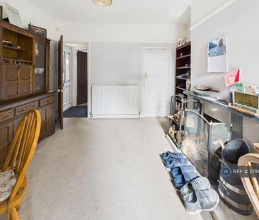 2 bedroom end of terrace house to rent - Photo 1