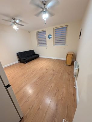 1 Bed Flat, East India Dock Road, E14 - Photo 1