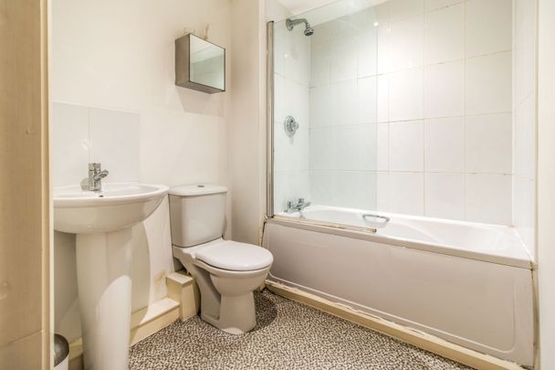 2 bedroom apartment to rent Elmira Way, Salford, Greater Manchester, M5 - Photo 1