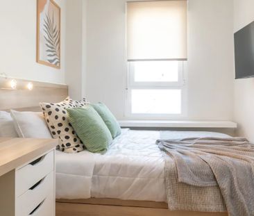 Avenida del Cardenal Herrera Oria, Madrid, Community of Madrid 28034 - Photo 4