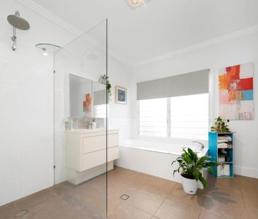 Modern Spacious Granny Flat with Shared Pool - Water & Elecricity I... - Photo 4