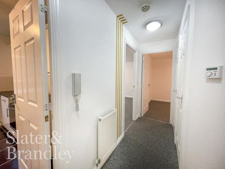 2 bedroom flat to rent - Photo 2