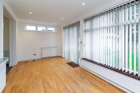 Broadfields Avenue, Edgware, HA8 - Photo 2