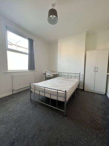 4 bed Shared House for Rent - Photo 2