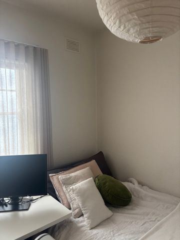 St Kilda West - Photo 3