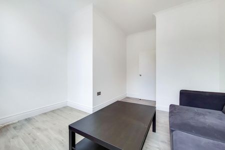 1 Bed Flat, Southampton Way, SE5 - Photo 2