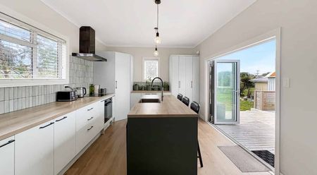 CASTLECLIFF - 3 BEDROOMS - Photo 2