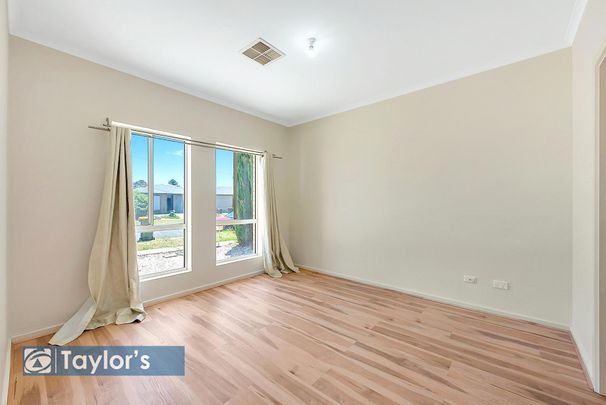 EASY TO MAINTAIN 3 BEDROOM HOME - Photo 1