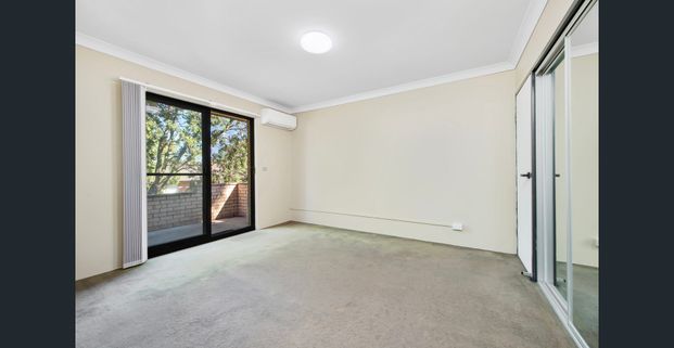 Top floor living with leafy and district outlook - Photo 1