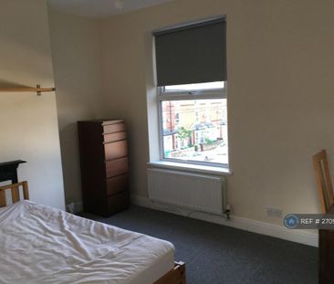 1 bedroom in a house share to rent - Photo 2