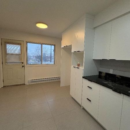 À louer appartement 4-1/2 non chauffé 3e étages - Photo 4