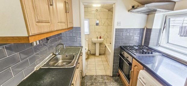 2 bedroom terraced house to rent - Photo 1