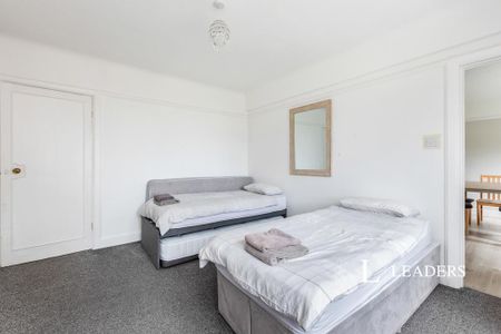 2 bedroom flat to rent - Photo 4