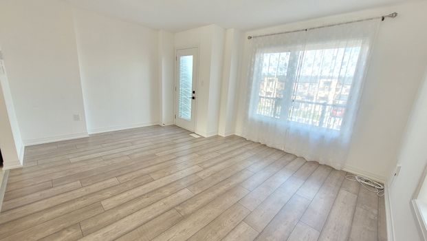 For Lease - 31 Fairlane Avenue, Barrie, Ontario - Photo 1