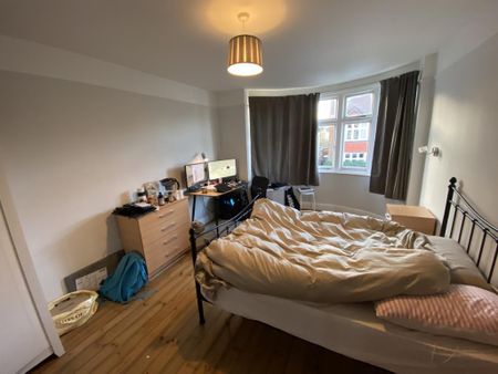 5 bedroom detached house to rent - Photo 2