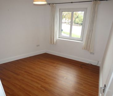 2 bed Apartment - To Let - Photo 3