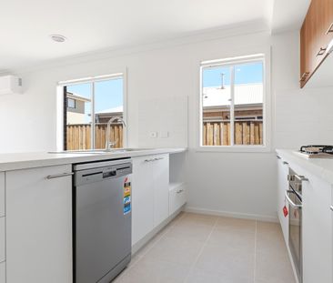 HOME FOR RENT IN THRONHILL PARK - Photo 4