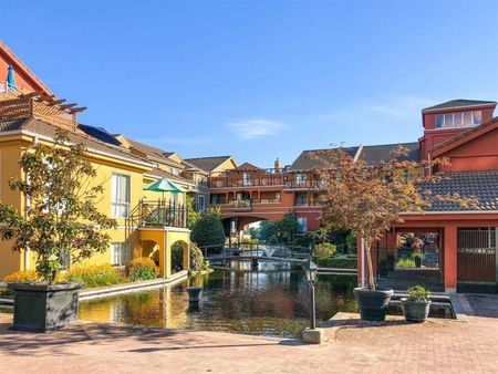 $2,200 / 1br – 1085ft2 – Discover this 1BR 1.5 BATH condo in the Quay (QN07) - Photo 4