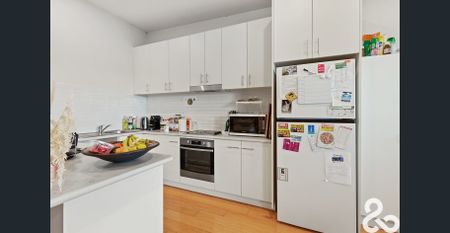 SPACIOUS, COMFORTABLE & LOCATION! - Photo 4