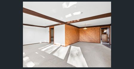 Beautiful Home In Sought After Location!!! - Photo 4