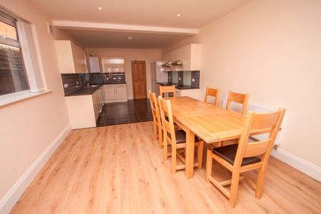 8 Bed Semi-Detached House, Wilton Avenue, SO15 - Photo 3