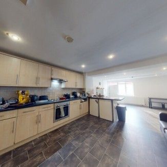 5 Bed - Sackville Street, Woodhouse, Leeds - Photo 1