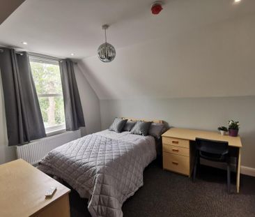 3 bedroom flat to rent - Photo 1