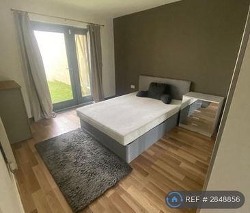 4 bedroom semi-detached house to rent - Photo 2